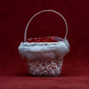 cesta con petalos para ceremonia